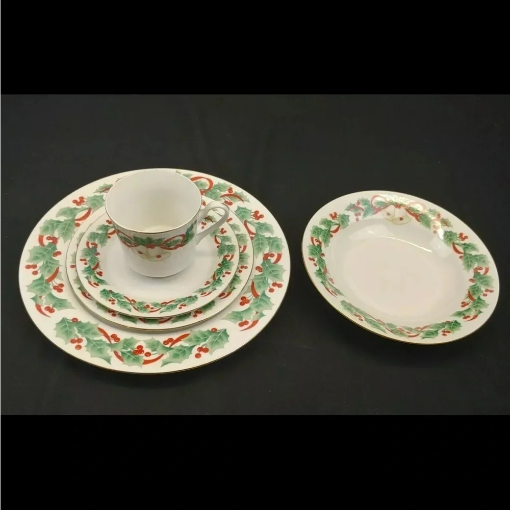 Sango Noel 1990 China 5 Piece Place Setting Christmas Bells Holly Berries Ribbon